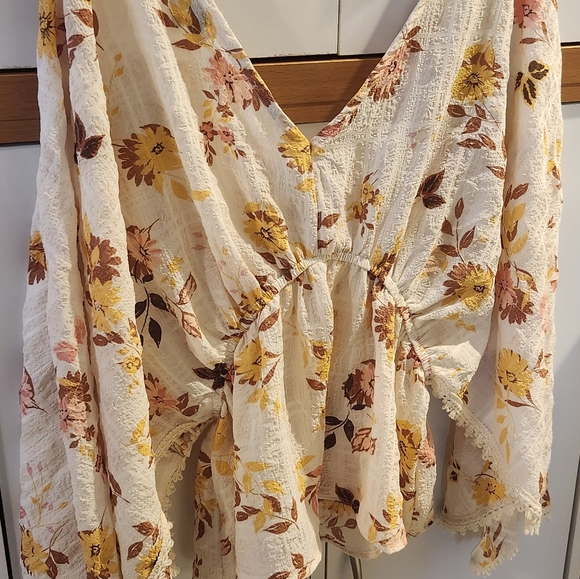 NWT- Nordstrom Bloomfield Large Ivory multi floral shirt . $16 - Picture 4 of 16